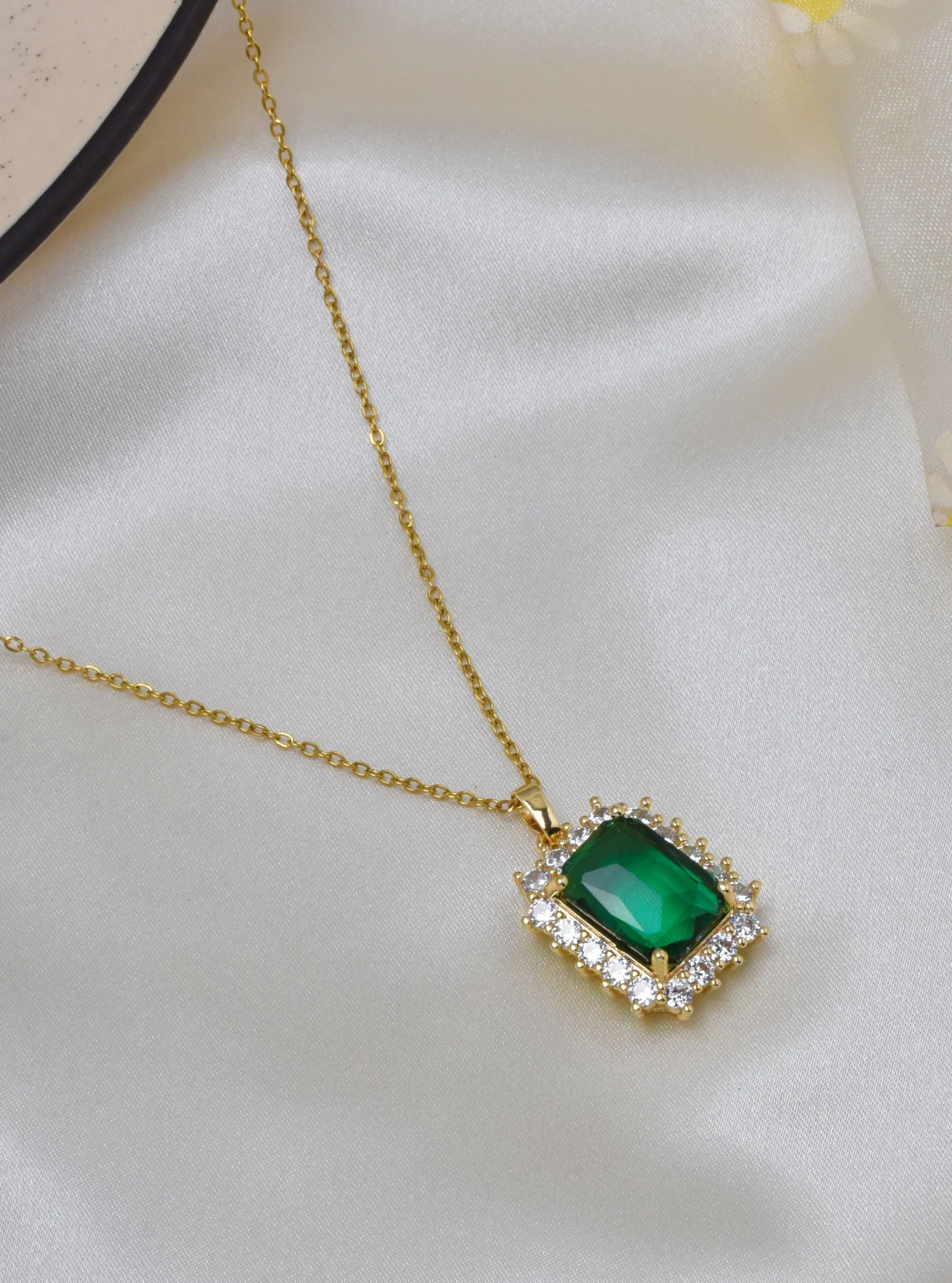 Classic Emerald Pendant Necklace