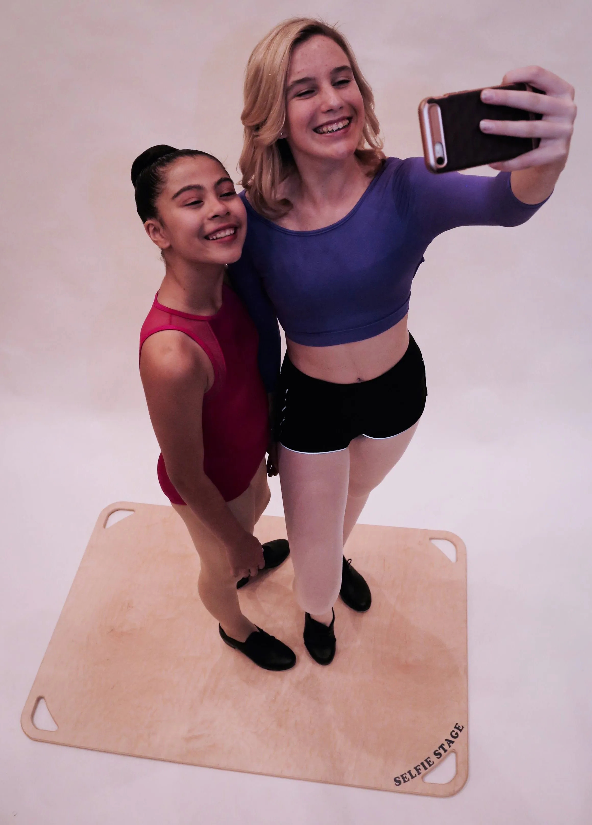 Selfie Stage Dance / Turning Boards